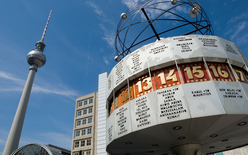 Weltzeituhr und Fernsehturm am Alex