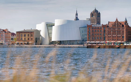 OZEANEUM - Hafenseite